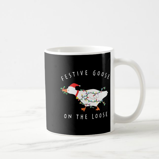 Funny Festive Goose On The Loose Christmas  Kaffeetasse (Rechts)