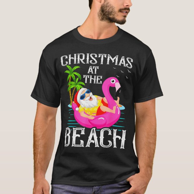 Funny Flamingo Float Santa Claus Christmas At The  T-Shirt (Vorderseite)