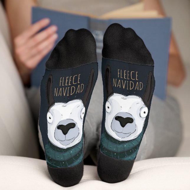 Funny “Fleece Navidad” Llama with Stripes on Blue  Socken (Unterseite)