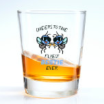 Funny Fly Pun Cheers Bester Freund Happy Birthday Schnapsglas<br><div class="desc">Sie suchen eine einzigartige Möglichkeit, Ihre Liebe und Ihren Spaß Ihrem nahen Vertrauten auszudrücken? Dieses lustige Fliegenpuffglas ist die perfekte Wahl für jeden besten Freund zu seinem Geburtstag! Passen Sie es an, indem Sie Ihre eigene persönliche Nachricht hinzufügen. Im Design finden Sie zwei Fliegen mit Sonnenbrille und einen Toast mit...</div>