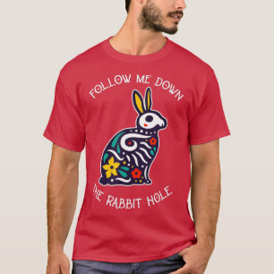 Funny Folge mir hinunter ins Kaninchenloch surreal T-Shirt