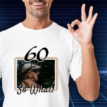 Funny Foto 60. Geburtstag Ehrengast T-Shirt<br><div class="desc">60 So, was Funny Zitat Foto 60. Geburtstag Gast von Ehre T - Shirt. 60. Geburtstagsparty T - Shirt für jemanden feiern 60 Jahre. Es wird mit einem lustigen und motivierend Zitat 60 So What! geliefert und ist perfekt für eine Person mit einem Sinn für Spaß. Legen Sie Ihr Foto...</div>