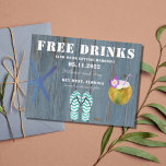 Funny Free Drinks Beach Wedding rettet die Termine Ankündigungspostkarte<br><div class="desc">Niedlich speichern Sie die Termine für eine Hochzeit am Strand in einem lustigen "Free Drinks (und wir heiraten") Design. Das Ambiente aus rustikalem Holz mit Seestern in Aquarelltönen,  Flip Flops und einem Cocktail aus Kokosnuss.</div>
