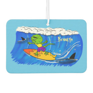 Funny frilled Halslizard Surfing Cartoon Autolufterfrischer