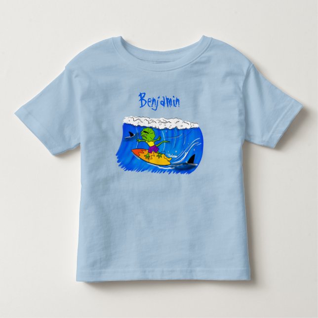 Funny frilled Halslizard Surfing Cartoon Kleinkind T-shirt (Vorderseite)