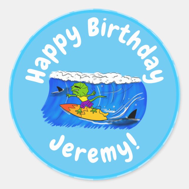 Funny frilled Halslizard Surfing Cartoon Runder Aufkleber (Vorderseite)