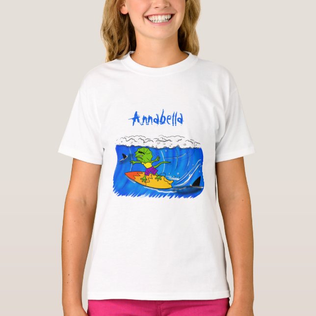 Funny frilled Halslizard Surfing Cartoon T-Shirt (Vorderseite)