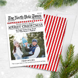 Funny frohe Christmas One Foto North Pole News Feiertagskarte<br><div class="desc">Extra Extra lesen Sie alles darüber. Die North Pole Times bringt euch die neuesten und beststen Artikel aus dem Nordpol, Grüße an alle mit dieser liebenswerten und lustigen Art, frohe Weihnachten und glückliche Feiertage zu senden. Dieses Design erlaubt es Ihnen, so viel zu Ihrer Grußkarte hinzuzufügen. Sie können Ihre Lieblingsveranstaltungen...</div>