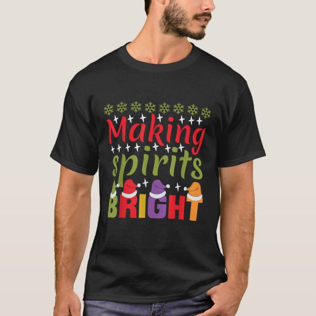 Funny frohe Weihnachten Pajamas Xmas Spirituosen m T-Shirt (Vorderseite)