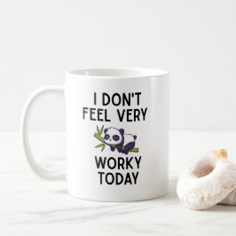 Funny fühlen sich nicht sehr arbeitsam Bürocoworke Kaffeetasse