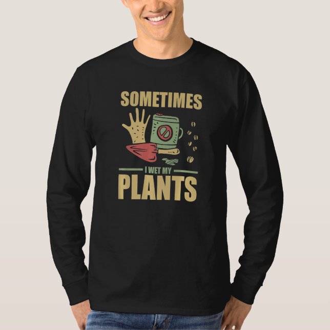 Funny Gardening Sometimes I Wet My Plants Gardener T-Shirt (Vorderseite)