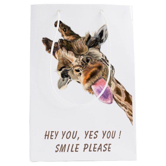 Funny Gift Bag Playful Giraffe Smile - Custom Text Mittlere Geschenktüte (Vorderseite)