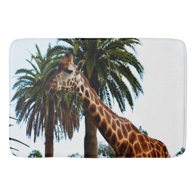 Funny Giraffe, der eine Himbeere gibt, Badematte (Vorderseite)