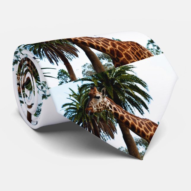 Funny Giraffe, der eine Himbeere gibt, Krawatte (Gerollt)