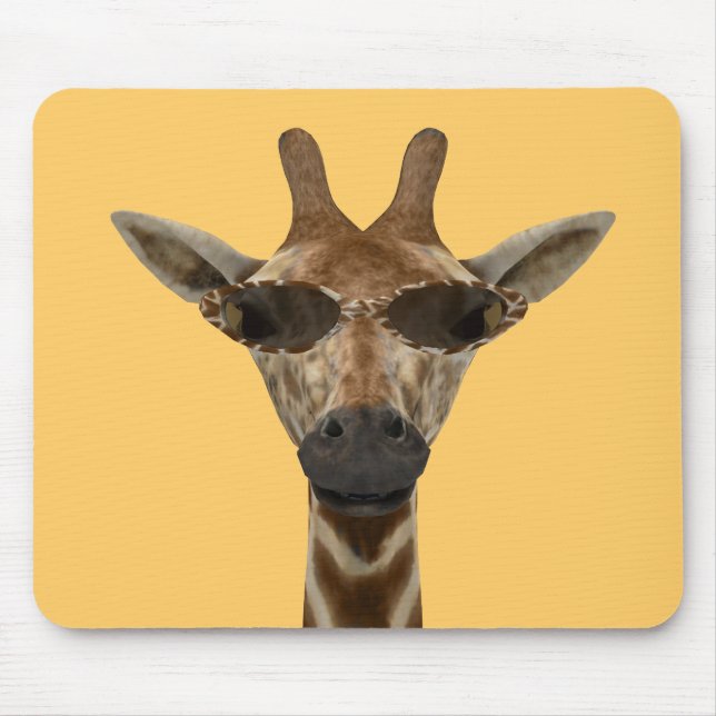 Funny Giraffe Incognito mit trendiger Sonnenbrille Mousepad (Vorne)