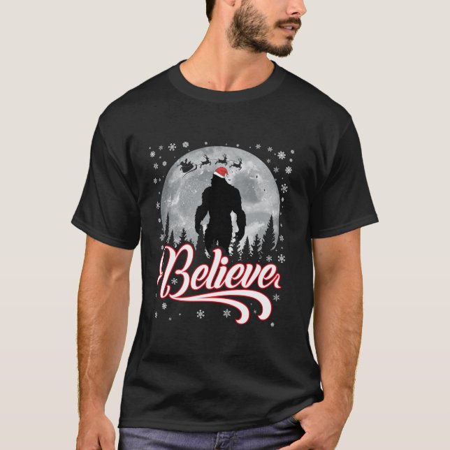 Funny Glaube Weihnachten Bigfoot Weihnachtsmannmüt T-Shirt (Vorderseite)