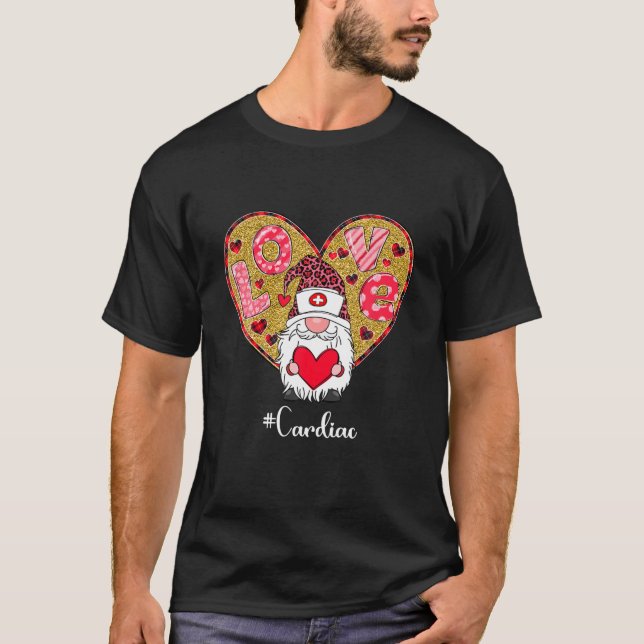 Funny Gnome Holding Herz Cardiac Nurse Niedlich Va T-Shirt (Vorderseite)