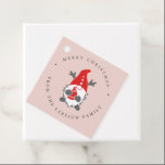 Funny Gnome mit Rentier Antlers Christmas Pink Geschenkanhänger<br><div class="desc">Diese weißen, runden Aufkleber, die auf unsere Funny Gnomes Collection abgestimmt sind, eignen sich perfekt zum Abdichten der Winterferien-Porto oder zum Dekorieren von Geschenken unter dem Weihnachtsbaum. Design zeigt eine Abbildung eines traditionellen Nisse aus der nordischen oder skandinavischen Weihnachtsgeschichte, das niedliche kleine Gnom hat einen langen weißen Bart, einen lustigen...</div>