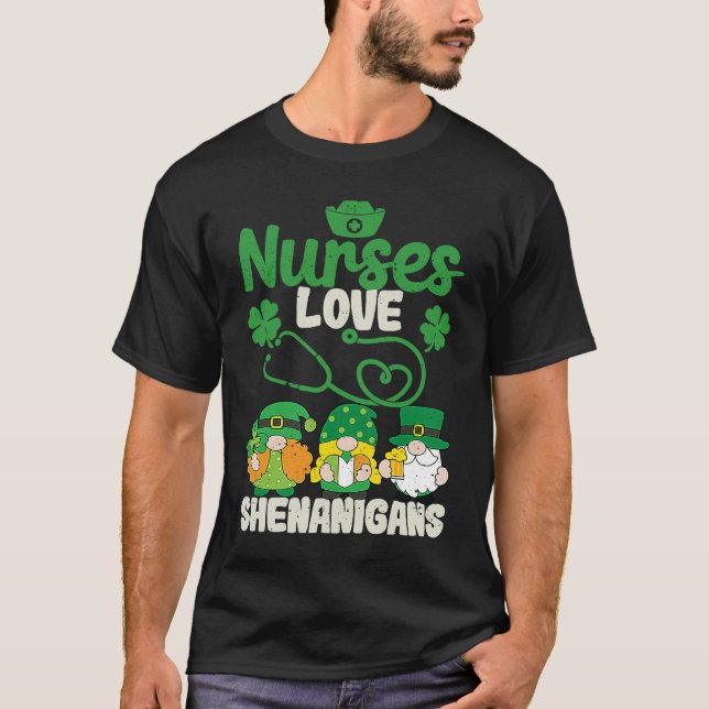 Funny Gnomes Nurse St Patricks Day Nurses Love She T-Shirt (Vorderseite)