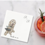 Funny Golden Doodle Cocktail Serviette<br><div class="desc">Bringen Sie Ihren Ansammlungen eine Touch Spaß mit diesen "Funny Golden Doodle Cocktail Napkins", die ein bezauberndes Golden Doodle bieten, das ein Serviertablett mit einem Drink vereint. Diese spielerische Abbildung fasst den Charme des Golden Doodle in einer Kellnerrolle zusammen, mit einem kleinen Cocktail auf dem Tablett. Das lichtdurchflutete Design ist...</div>