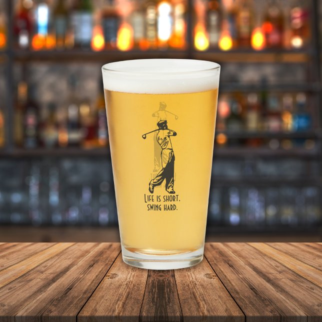 Funny Golfer Life Sprichwort Retro Style Man Glas (Quote can be changed to your favorite golf saying or personalized with a name.)