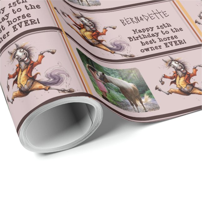 Funny Goofy Horse Geburtsname Sentiment Geschenkpapier (Rolleneckpunkt)