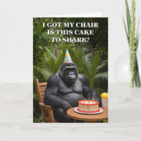 Funny Gorilla feiert in Jungle zum Geburtstag