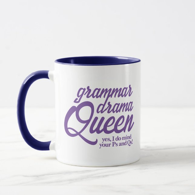 Funny Grammar Drama Königin Mind Ihre Ps und Qs Tasse (Links)