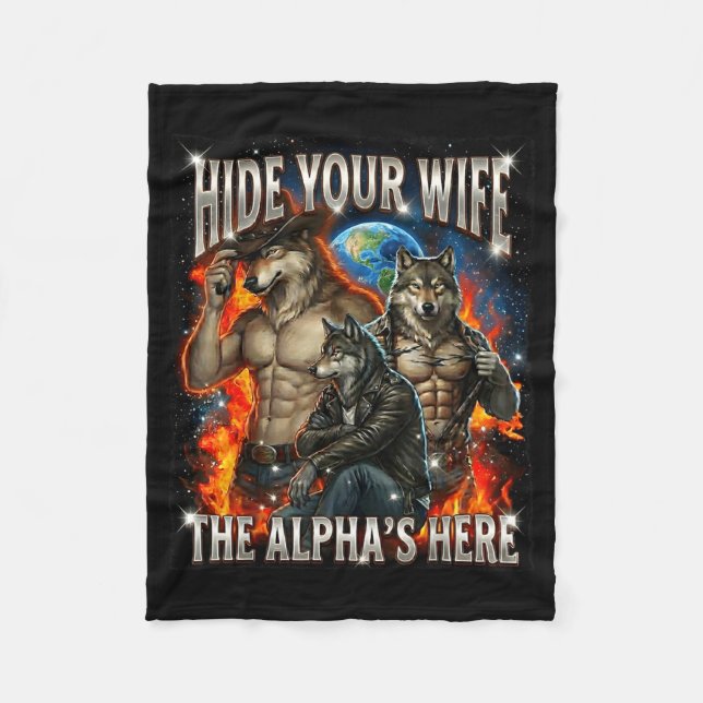 Funny Graphic Tee Hide Your Wife The Alpha Is Here Fleecedecke (Vorderseite)