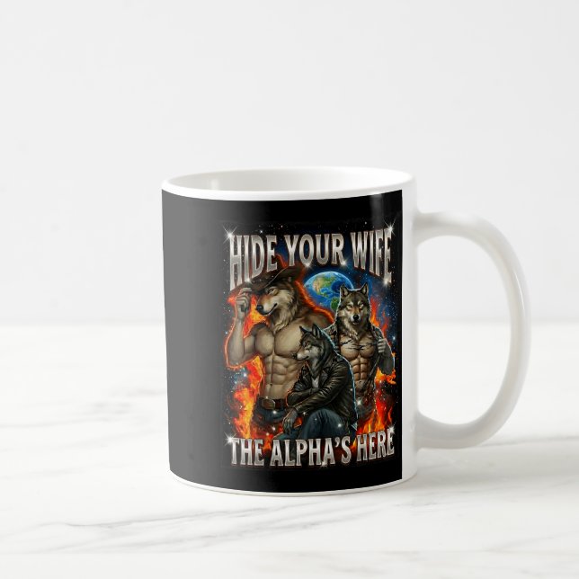 Funny Graphic Tee Hide Your Wife The Alpha Is Here Kaffeetasse (Rechts)