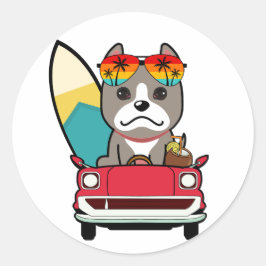 Funny Gray Dog fährt zum Strand Runder Aufkleber