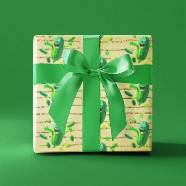 Funny Green Pickleman über Gold Background Geschenkpapier (Von Creator hochgeladen)