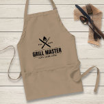 Funny GRILLEN Grill Master Personalisiert Barbecue Schürze<br><div class="desc">Ihre GRILLEN Grill Meister wird diese personalisierte Schürze Liebe. Das Design ist mit einer gekreuzten Grillgabel und einem Messer mit einer Flamme oben versehen. Fügen Sie den Namen und das Jahr Ihres Grill King hinzu oder löschen (Ehe, Hausest... ) Ideal für Ihren Lieblingstag, Feinschmecker, Familiengrill oder Wiedersehen oder Spaß für...</div>