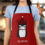 Funny Grouchy Cat Catmas Spaß Schürze<br><div class="desc">Mit unserer Funny Grouchy Cat Schürze bereiten Sie sich auf Ihren Urlaub vor! Diese Schürze, die eine unglaublich witzig Abbildung einer Katze mit Weihnachtsbeleuchtung darstellt, ist ideal für Katzenliebhaber und für diejenigen, die gerne in der Küche lachen. Ideal für Feiertagsgebäck oder Festkochen, es fügt eine lustige Drehung zu Ihren Ferien...</div>