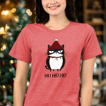 Funny Grouchy Cat Catmas Spaß Weihnachten Tri-Blend Shirt<br><div class="desc">Erleben Sie mit einer unglaublich witzig Drehung den festlichen Geist! Unser Weihnachtsfest im Cat-mas bietet eine grousche,  verärgerte,  schwarz-weiße Tuxedo-Katze,  die in den Urlaublichtern verstrickt ist und den Ho Ho Ho Spaß in Ihren Urlaubskorridor bringt. Ideal für Katzenliebhaber und Lachsuchende!</div>