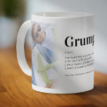 Funny Grumpa Definition Grandpa Foto Kaffee Tasse<br><div class="desc">Ein perfektes Geschenk für einen mürrischen Großvater mit zwei Fotos der Enkel,  und ein lustiger Begriff des Wortes Grumpa,  der leicht personalisiert werden kann.</div>