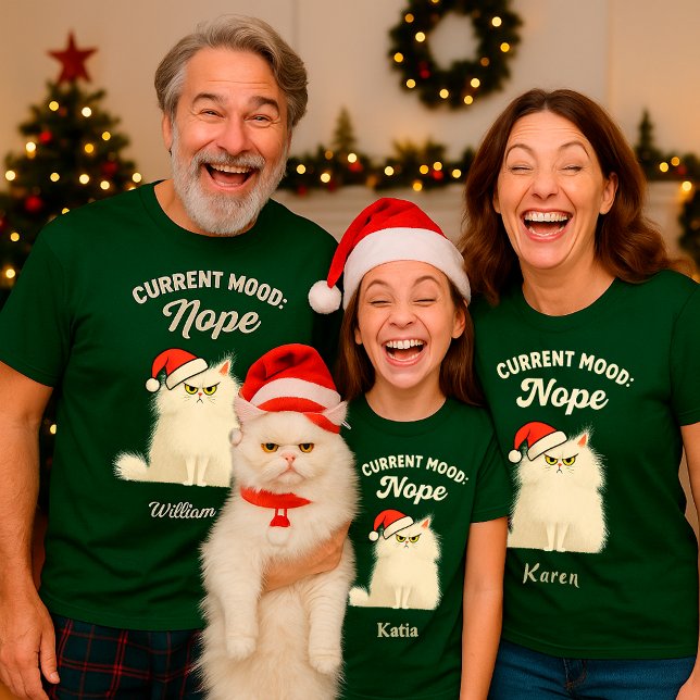 Funny Grumpy Cat Christmas T-Shirt – Custom Name (Von Creator hochgeladen)