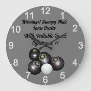 Funny Grumpy Male Lawn Bowler, Wall Clock Große Wanduhr