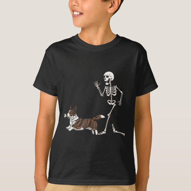 Funny Halloween Cardigan Welsh Corgi and Skeleton T-Shirt (Vorderseite)