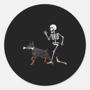 Funny Halloween Doberman Nscher and Skeleton Runder Aufkleber