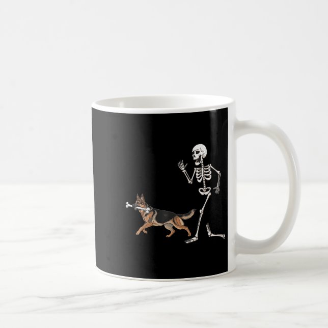 Funny Halloween German Shepherd and Skeleton Kaffeetasse (Rechts)