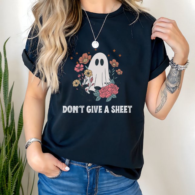 Funny Halloween Shirt with Cute Ghost and Flowers (Von Creator hochgeladen)
