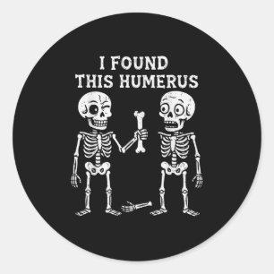 Funny Halloween Skeleton fand ich Humerus Humorus Runder Aufkleber