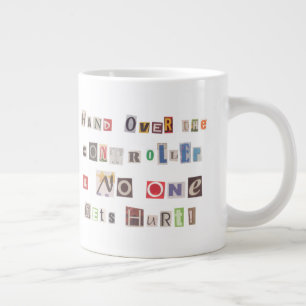 Funny Hand über Controller Ransom Note Collage Jumbo-Tasse