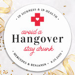 Funny Hangover Erholung Kit Custom Wedding Gefalle Runder Aufkleber<br><div class="desc">Vermeiden Sie ein Hangover Bleibe Betrunken Relief Kit ! Diese lustigen Gastgeschenk Hochzeiten-Aufkleber sind perfekt, um Ihre eigenen Kater-Erholung-Kits für Ihre Gäste zu machen, unverzichtbar, wenn Sie eine offene Bar planen. Besuchen Sie unsere Kollektion für Gastgeschenke Hochzeiten, Kater-Favoriten und Hochzeitsfeste. Personalisieren Sie Ihre Daten mit Namen und Datum. COPYRIGHT ©...</div>