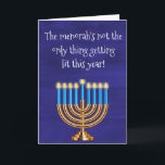 Funny Hanukkah Menorah Feiertagskarte<br><div class="desc">Dieses Design entstand aus meiner einzigartigen Acrylmalerei. Sie kann personalisiert werden, indem Sie auf die Schaltfläche Anpassen klicken und den Namen, die Initialen oder die Wörter ändern. Sie können auch die Textfarbe und den Textstil ändern oder den Text für nur ein Bild löschen. Kontaktieren Sie mich unter colorflowcreations@gmail.com , wenn...</div>