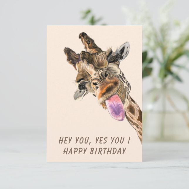 Funny Happy Birthday Card with Playful Giraffe (Stehend Vorderseite)