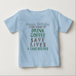 Funny Happy Birthday Coffee Wish Baby T-shirt<br><div class="desc">Kaffee rette Leben nehmen wählt inspirierte grafische Abschlag. Kaffee Rette Leben Wo kommt der Kaffee her? Raten Sie mal, was mit all dem Koffein, das es hat, dieses alkoholfreie Getränk wird nur von allen Menschen des Lebens geliebt. Das Ergebnis ist für alle, die nichts über Kaffee wissen, dieses phantastische Getränk,...</div>