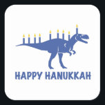 Funny Happy Hanukkah Dinosaur Menorah Candle Quadratischer Aufkleber<br><div class="desc">Hanukkah,  Chanukkah oder Channukah dieses Design ist ein perfektes Geschenk für jeden,  der in Hanukkah feiert und teilnimmt und ein Interesse an jüdischen Traditionen hat. Funny Dinosaur Happy Hanukkah Design mit Menorah Candles macht ein großes Geschenk dieses Chanukah.</div>