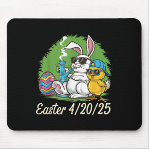 Funny Happy Oaster Bunny Chick Rauchen Weed Mousepad